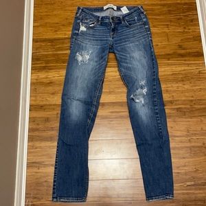 Hollister Jeans ripped style